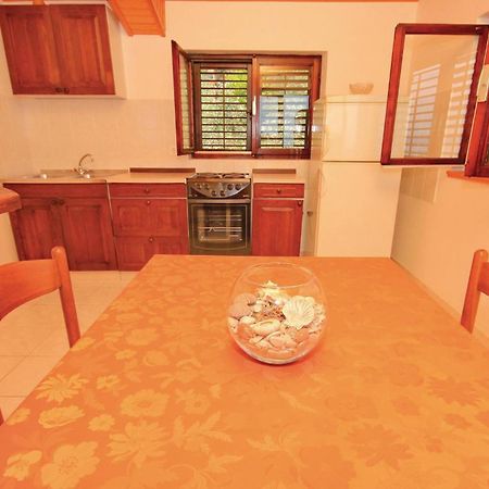 Gorgeous Apartment In Prigradica With Kitchen ภายนอก รูปภาพ