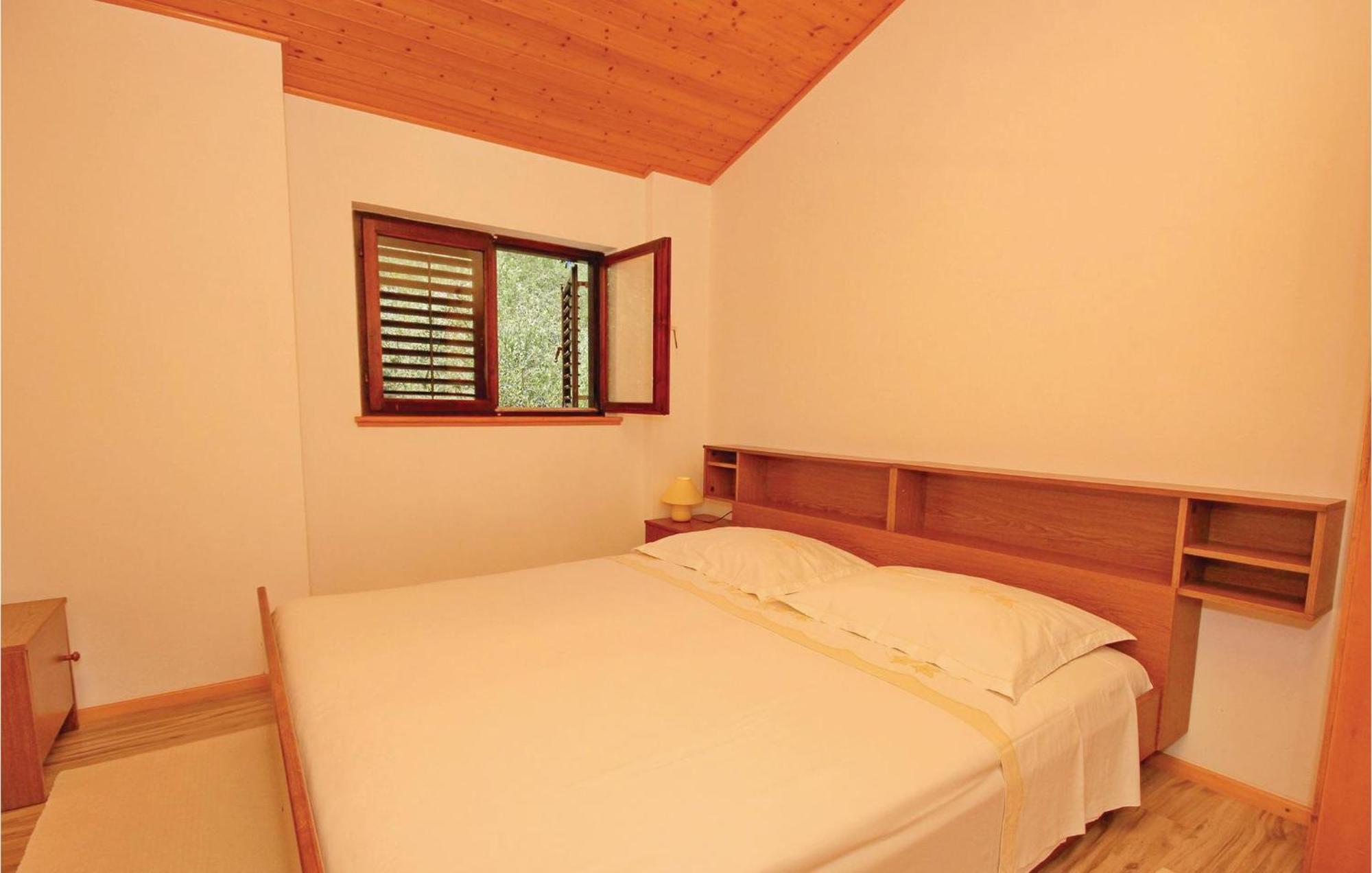 Gorgeous Apartment In Prigradica With Kitchen ภายนอก รูปภาพ