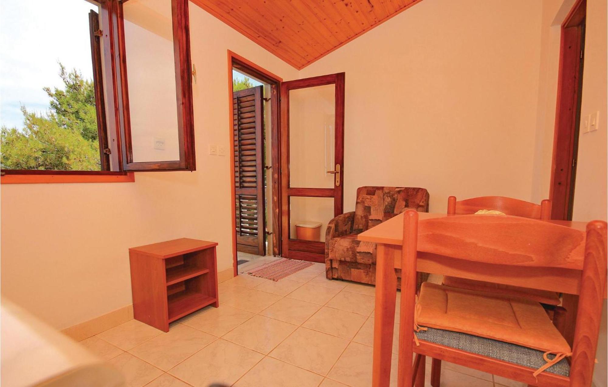 Gorgeous Apartment In Prigradica With Kitchen ภายนอก รูปภาพ