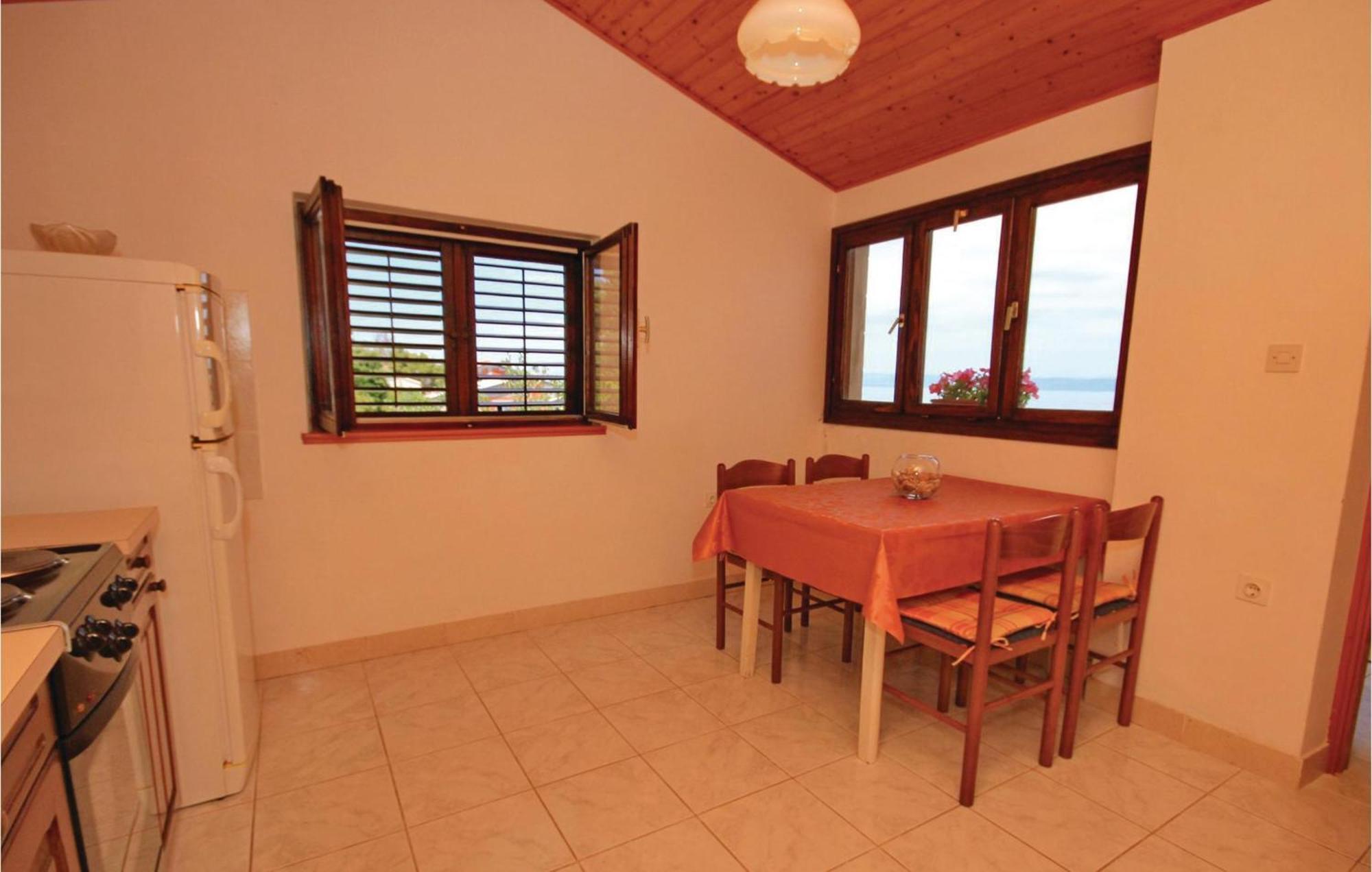 Gorgeous Apartment In Prigradica With Kitchen ภายนอก รูปภาพ