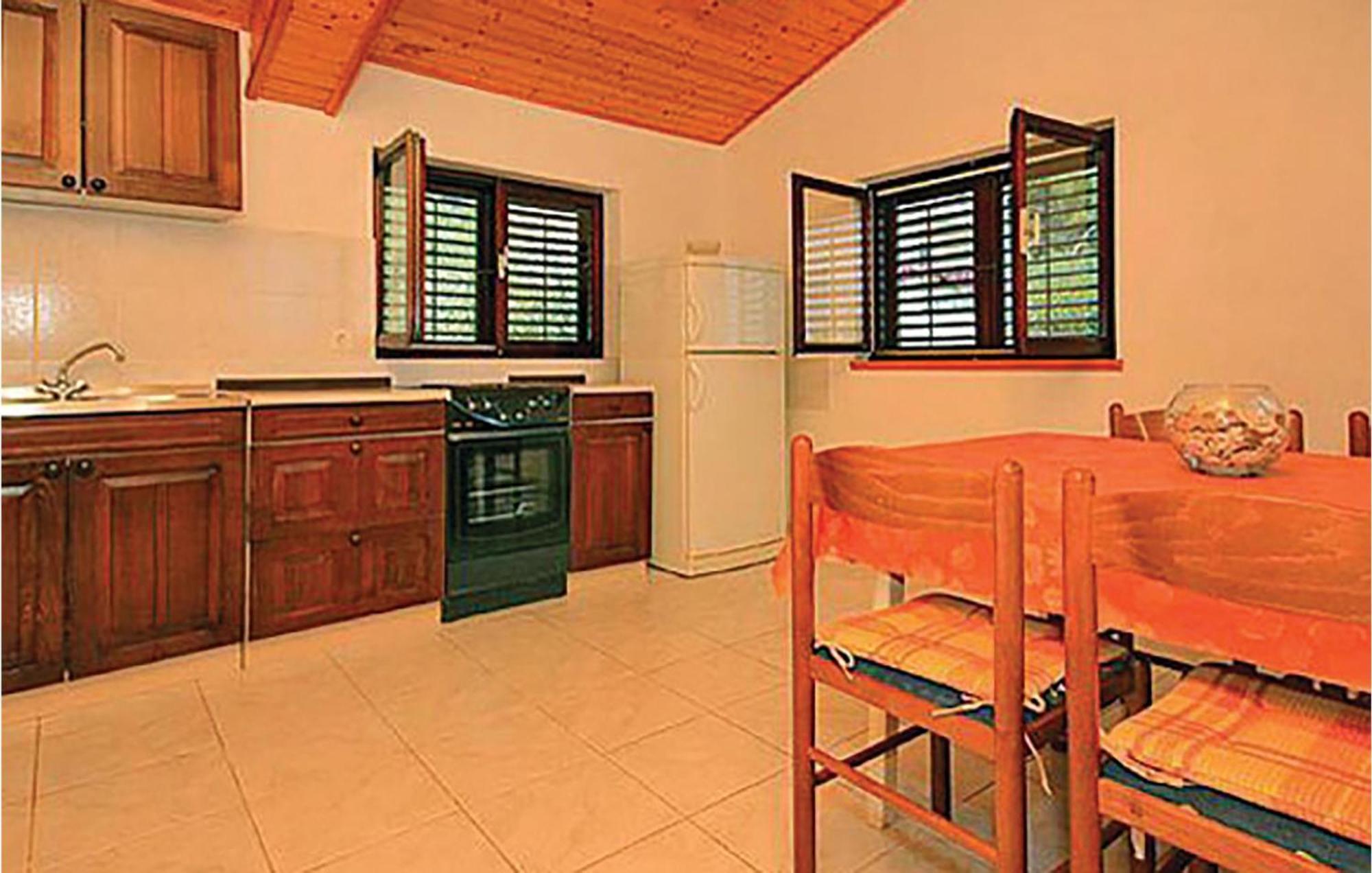 Gorgeous Apartment In Prigradica With Kitchen ภายนอก รูปภาพ
