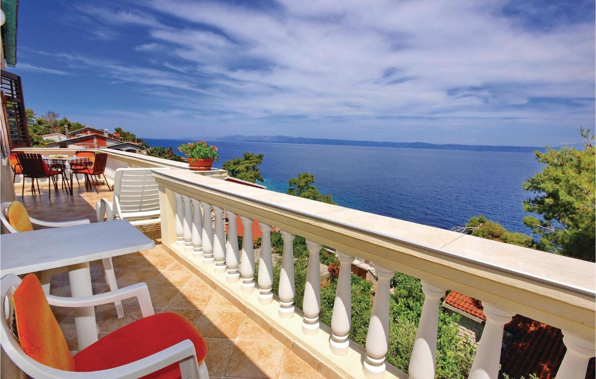Gorgeous Apartment In Prigradica With Kitchen ภายนอก รูปภาพ