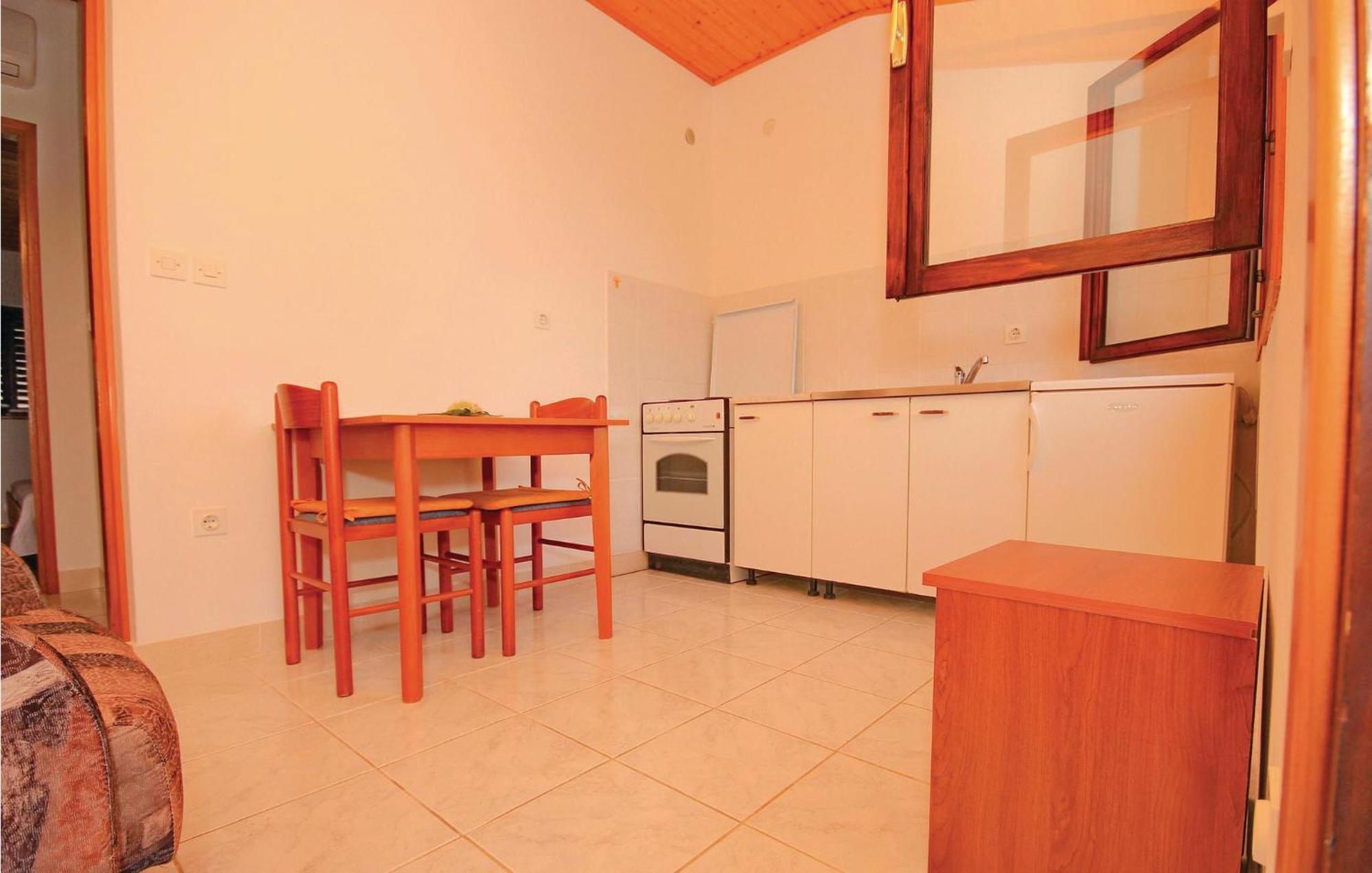 Gorgeous Apartment In Prigradica With Kitchen ภายนอก รูปภาพ