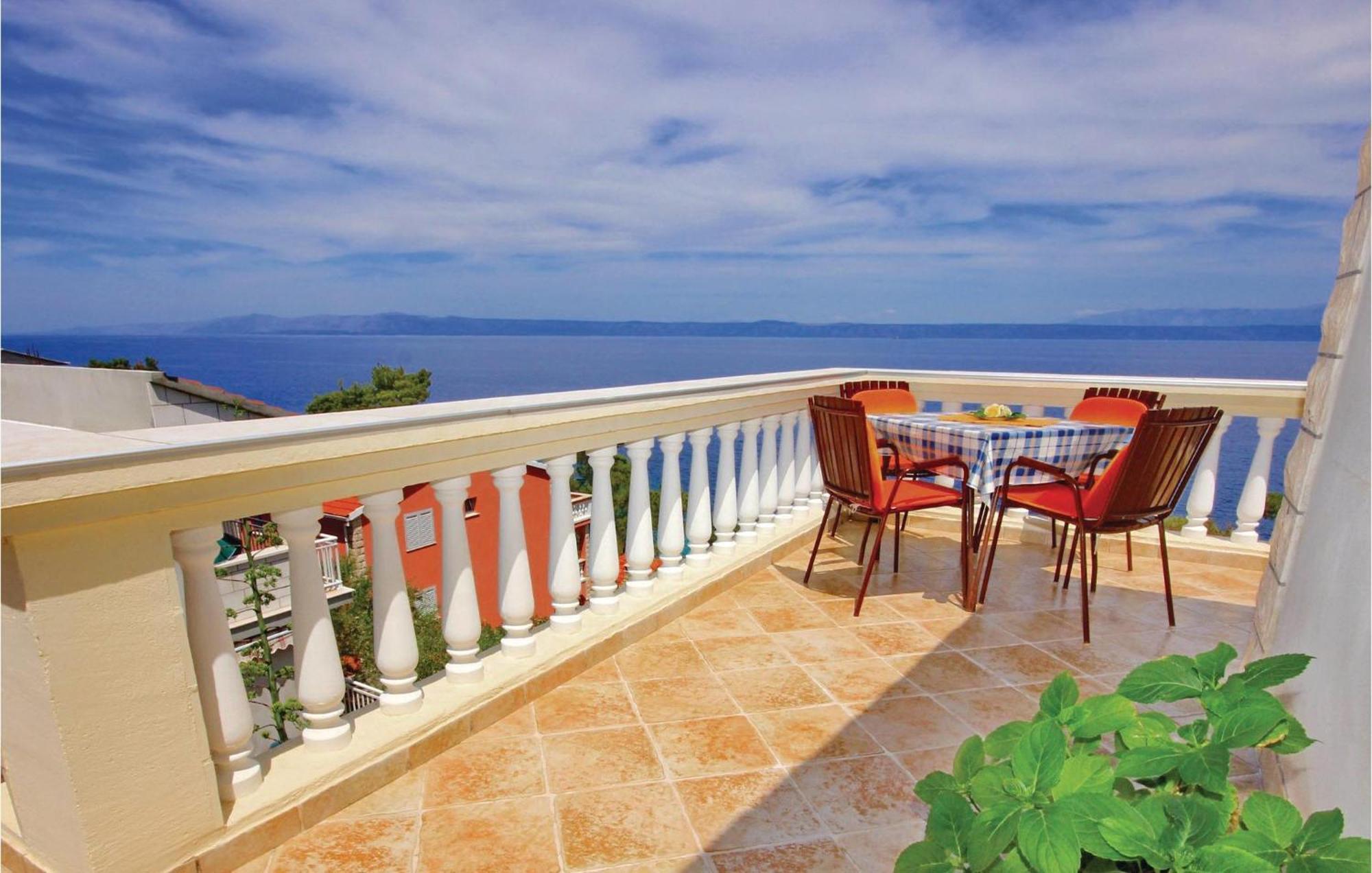 Gorgeous Apartment In Prigradica With Kitchen ภายนอก รูปภาพ