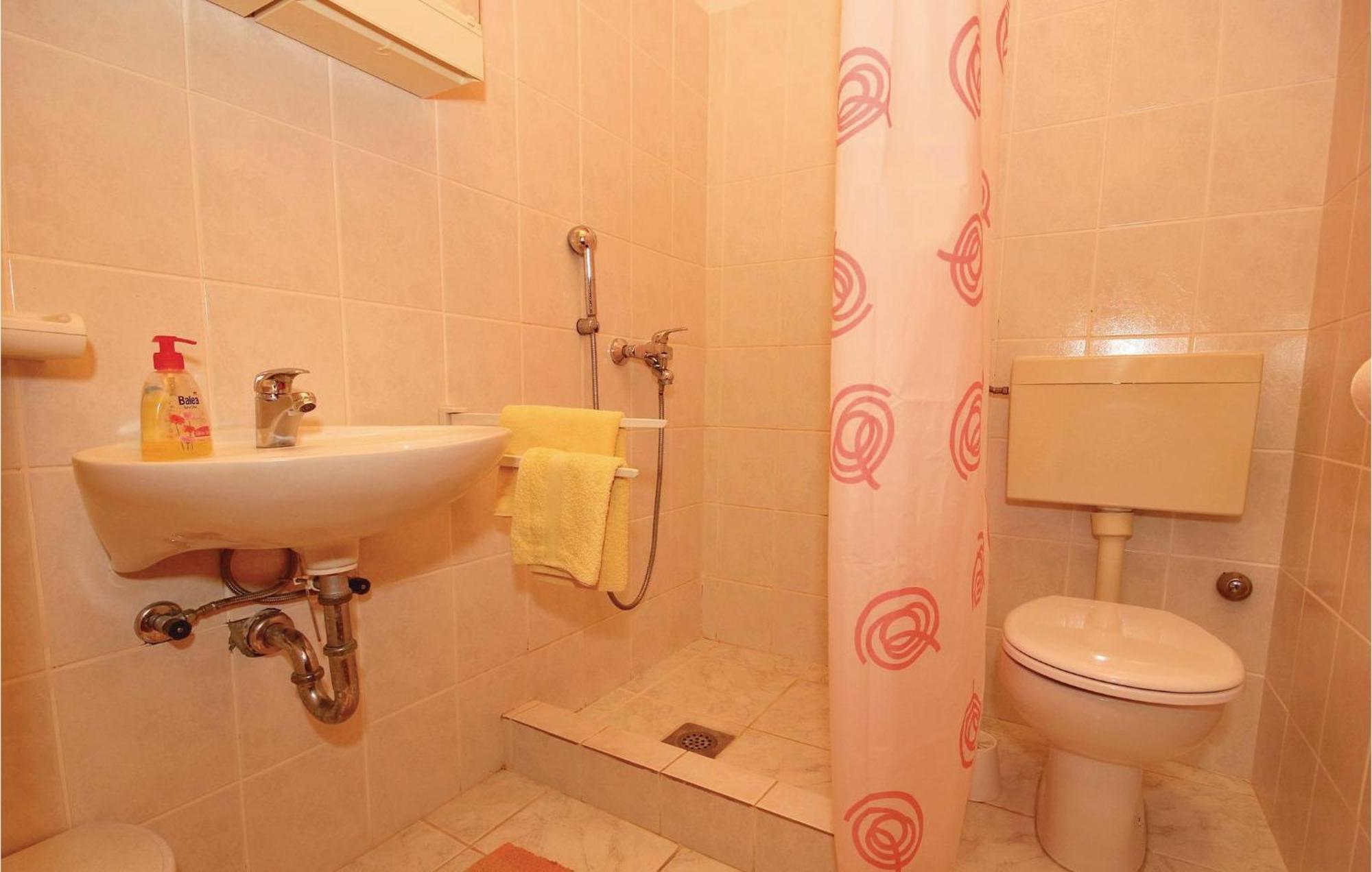 Gorgeous Apartment In Prigradica With Kitchen ภายนอก รูปภาพ