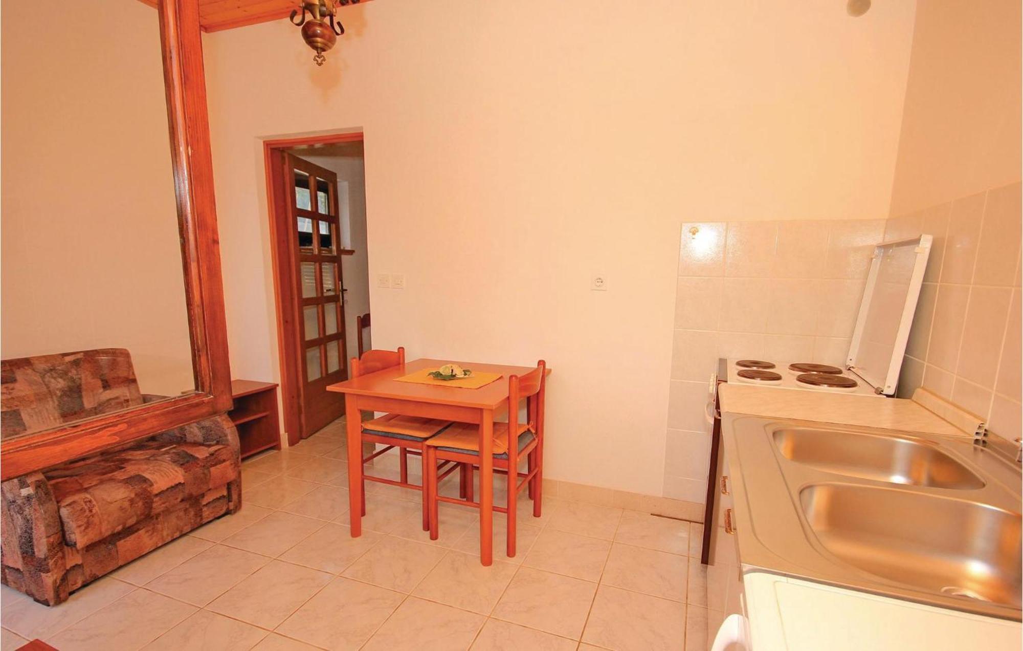 Gorgeous Apartment In Prigradica With Kitchen ภายนอก รูปภาพ